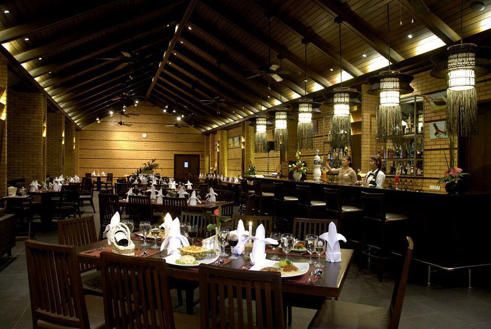 Kuiburi Hotel & Resort Куйбурі Ресторан фото